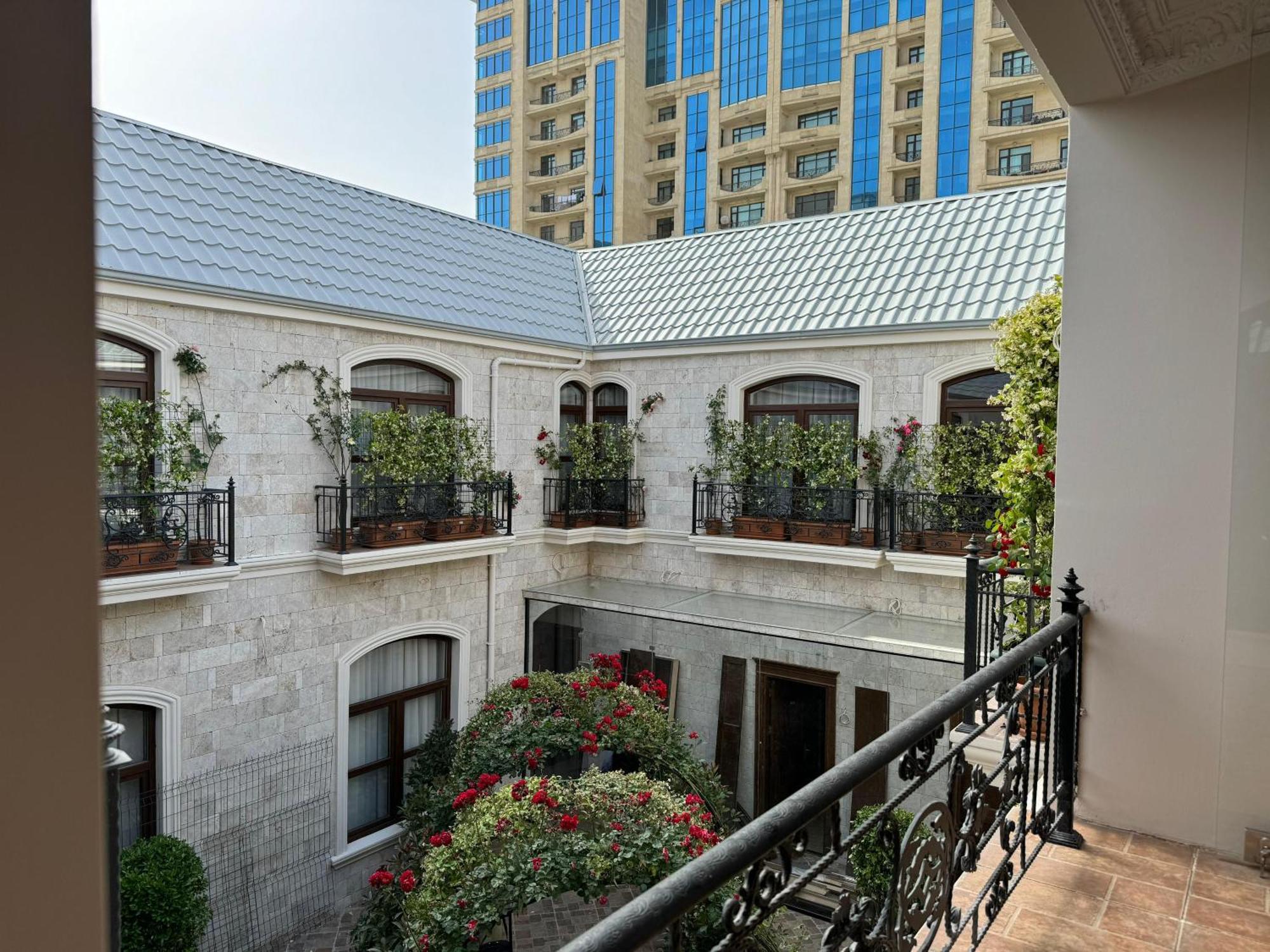 Midway Baku Hotel Exteriér fotografie